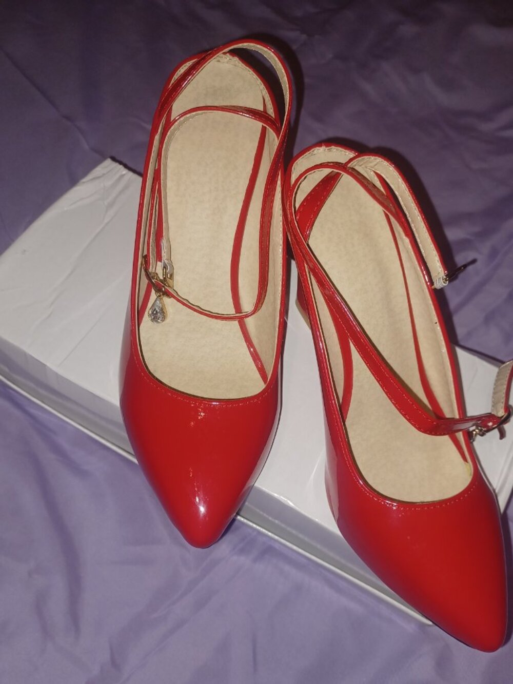 Red pumps - Picture 5 of 7